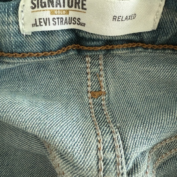 Bundle of 2 Jeans, Wrangler Men's Relaxed Fit Jeans in Dark and Light Blue - Picture 13 of 13